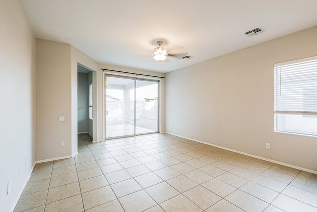 Photo - 11722 W Lincoln St