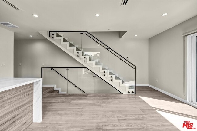 Photo - 1305 N Sycamore Ave Unit 1305