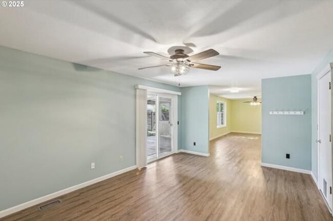 Photo - 374 NE 34th Pl