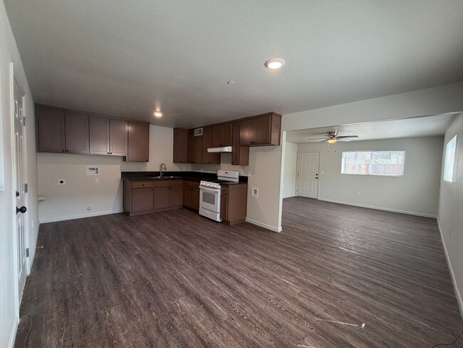 Photo - 3319 E Tyler Ave Unit 202