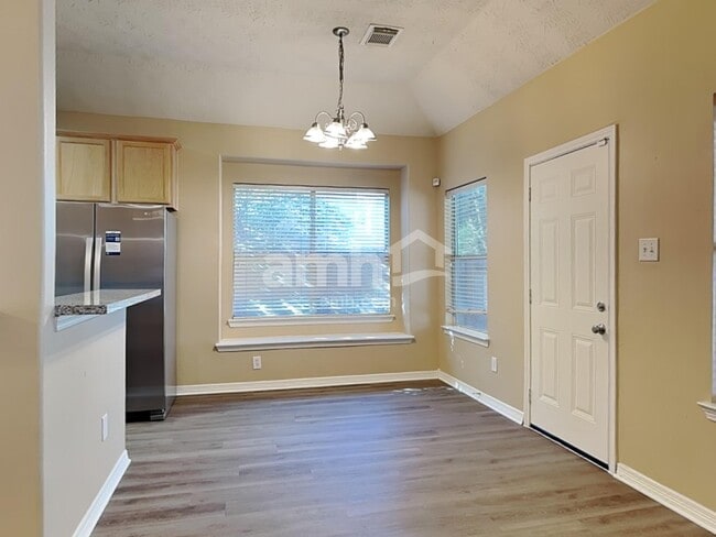 Photo - 7819 Niki's Crossing