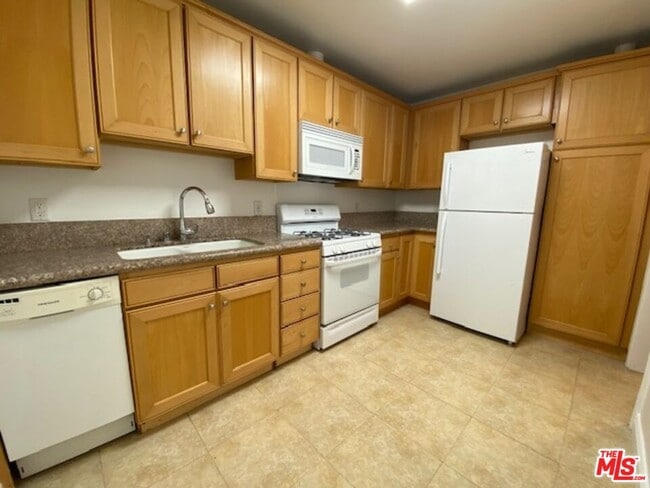 Photo - 1044 N Sweetzer Ave Unit 1/2