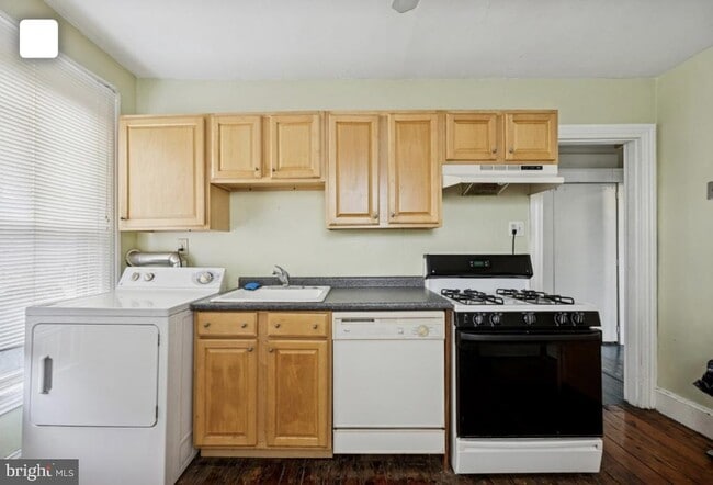 Photo - 30 W Chester Pike