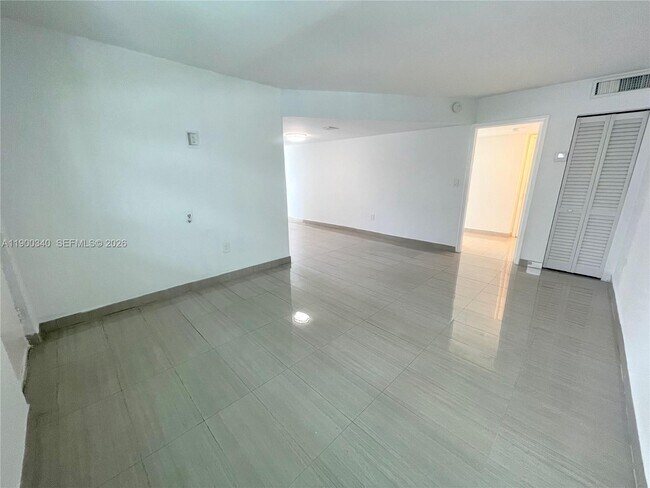 Photo - 2011 Bay Dr Unit 1