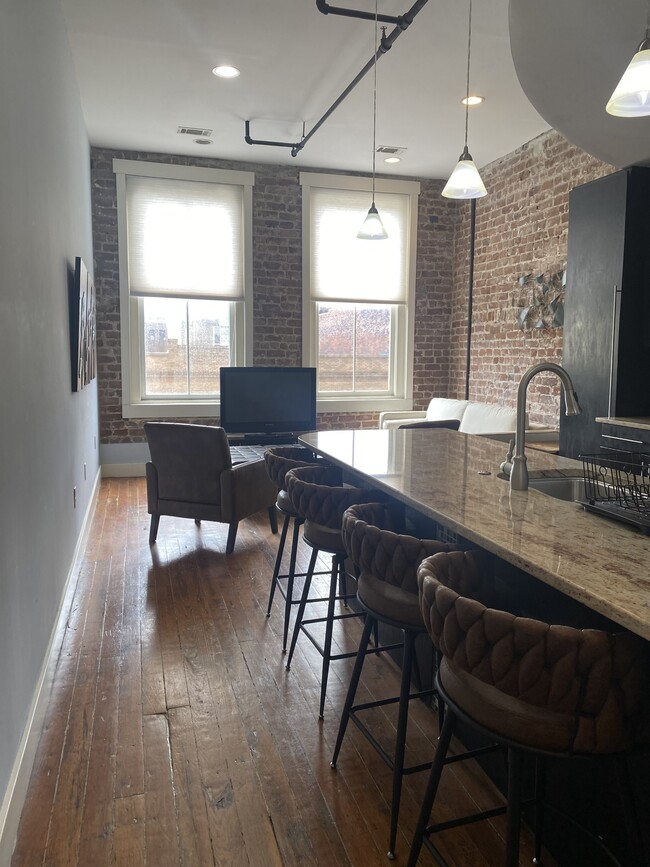 Photo - 310 W Broughton St Townhome