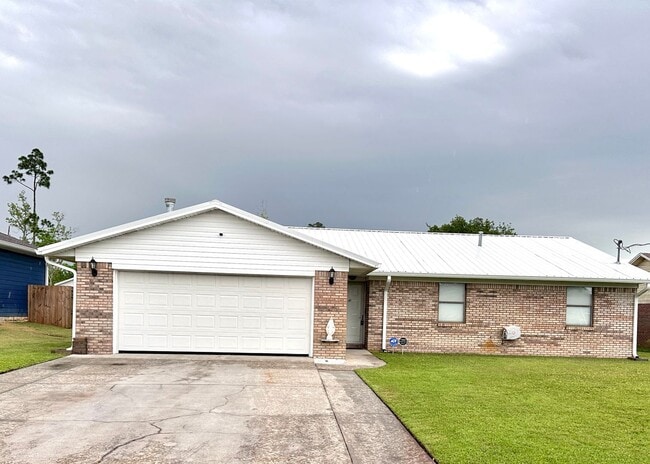 Convenient to Tyndall, less than a block t... - Convenient to Tyndall, less than a block t... House