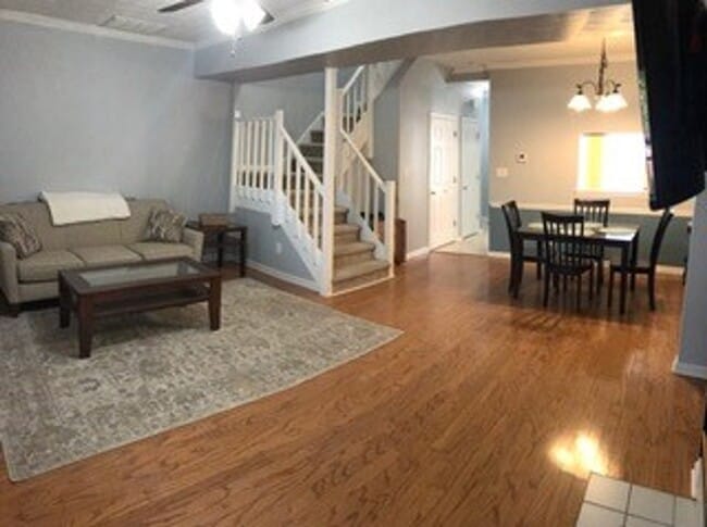 Photo - 409 Wrought Iron Bend