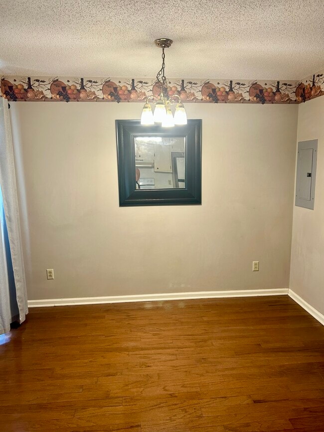 Photo - 102 Brandywine Dr NE