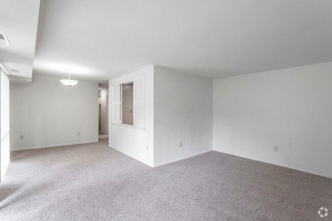 2 BR, 1 BA - 875 SF