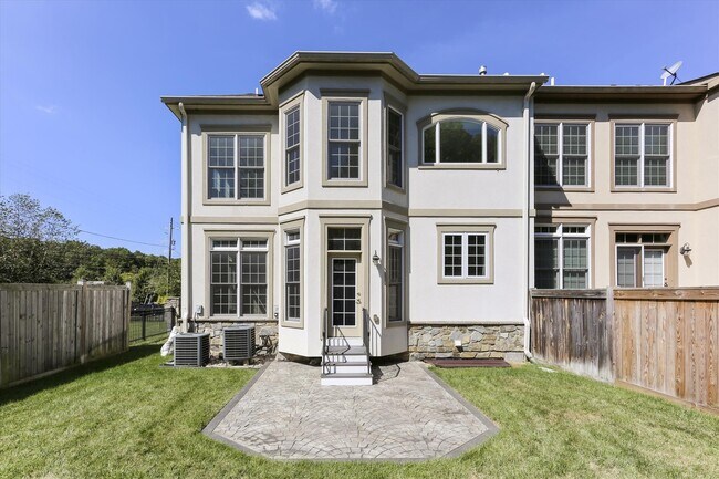 Photo - End Unit Luxury Elevator Townhouse 5BD/5.5BA