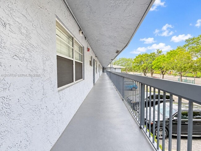 8982 W Sample Rd Unidad 204