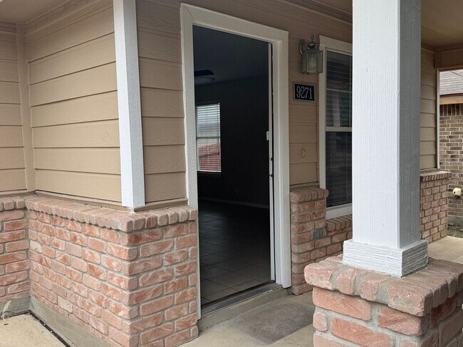 Photo - COMFORTABLE HOME | SINGLE STORY  |  CLOSE ...