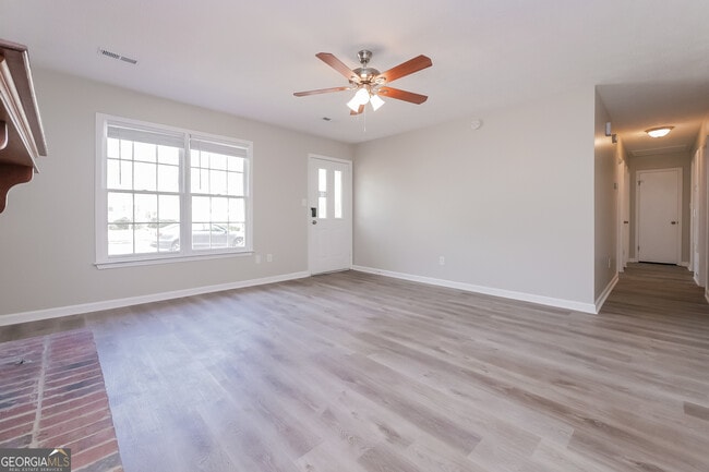 Photo - 315 Cornwallis Way