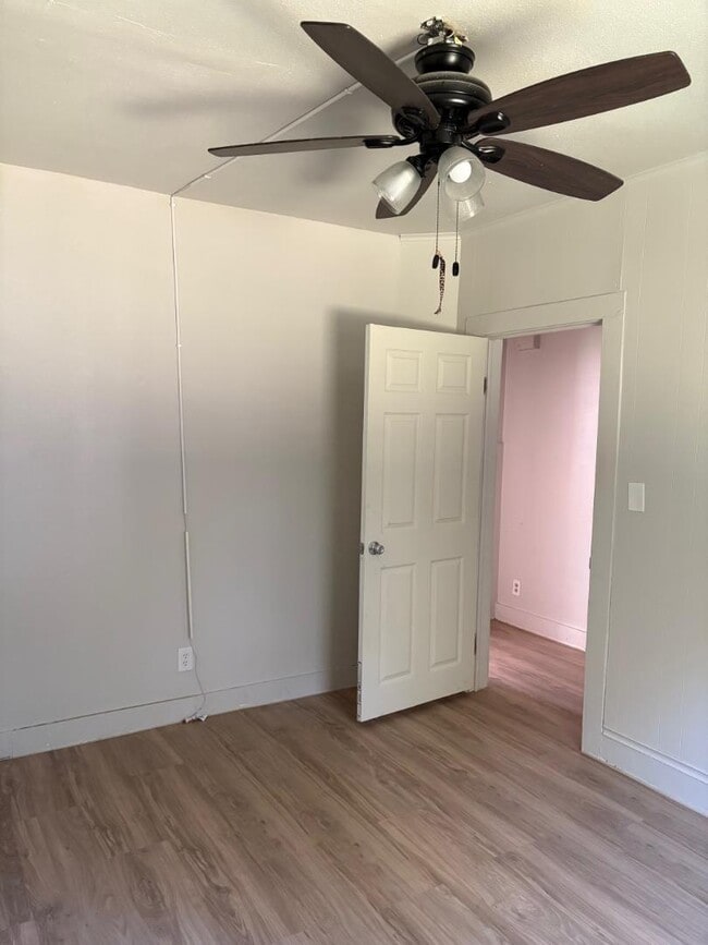 Photo - 406 S Fredonia St