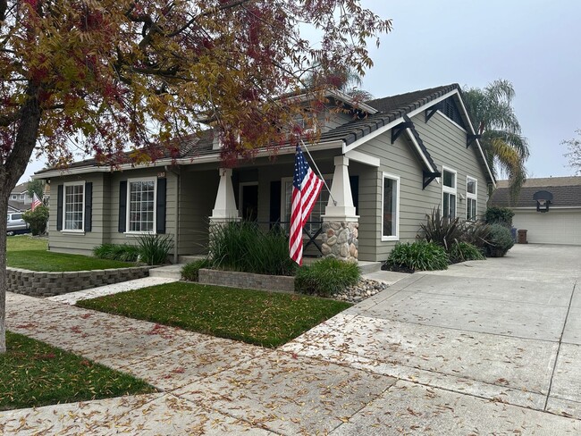 Building Photo - Gorgeous Remodeled Single Story in Brentwood