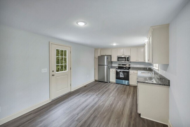 Photo - Completely Remodeled 3BR Home in Lexington with Granite Countertops & New Stainless Steel Appliances