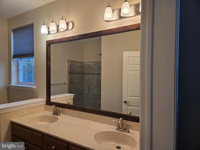 Photo - 1128 Halifax Pl