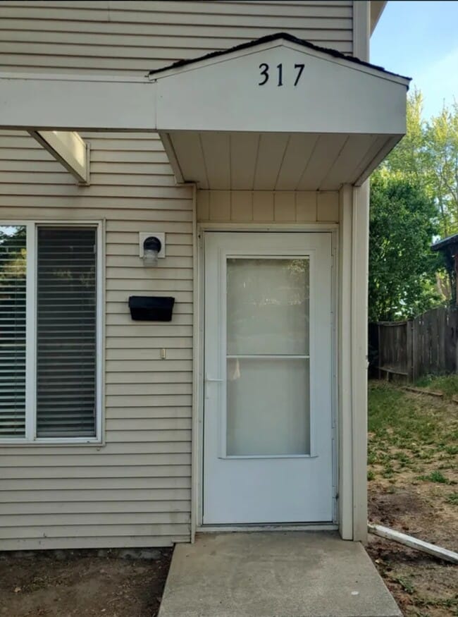 Photo - 317 NW Webb St