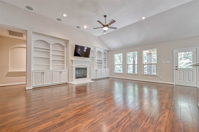 Photo - 150 W Heritage Mill Cir