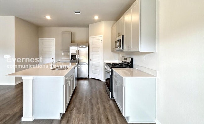 Photo - 5923 Hollyhock Ln