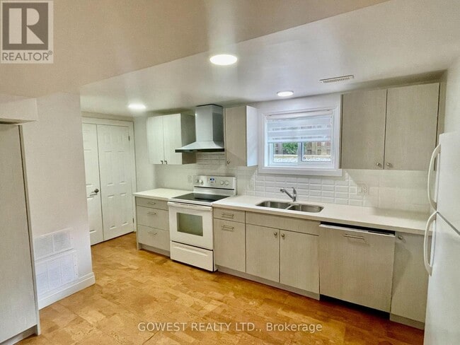 Photo - 42 Briarwood Crescent