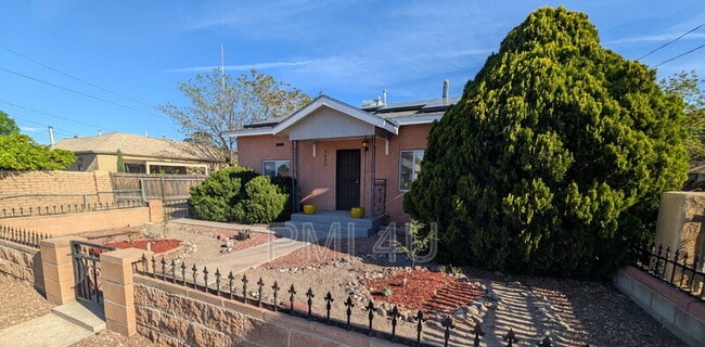 Photo - 2425 Mountain Rd NW