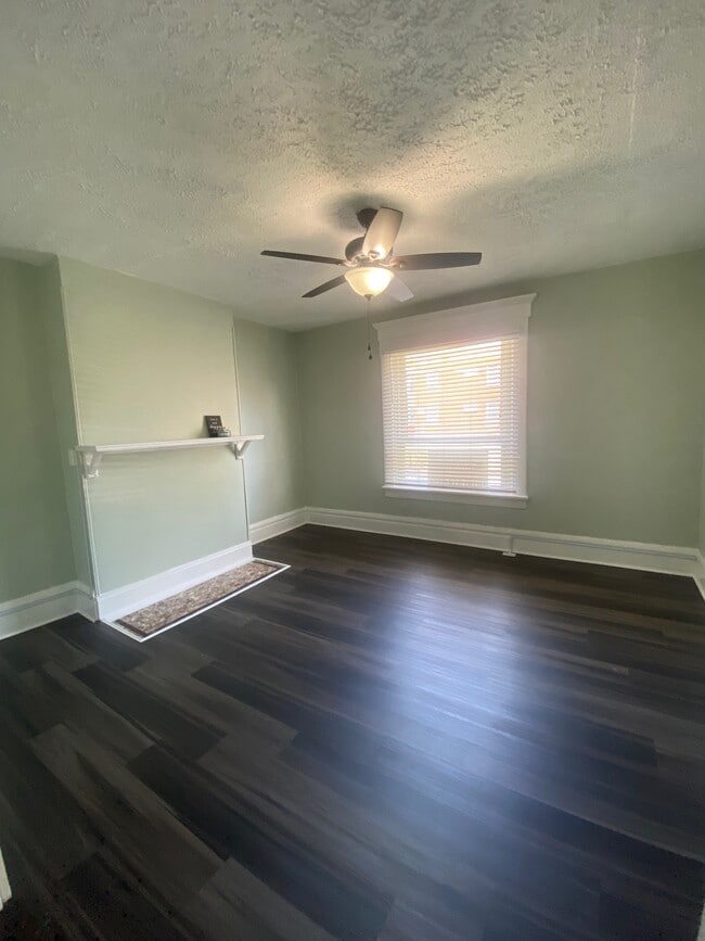 Photo - 461 Oakwood Ave