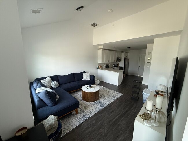 living room - 68 Park Ave Unit 2D