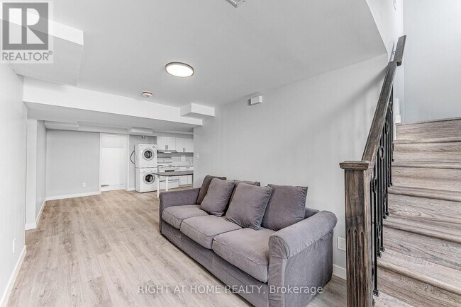 Photo - 902 Kenzie St