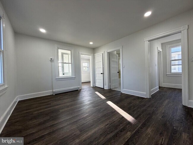 Photo - 517 Bentley Ave Unidad C