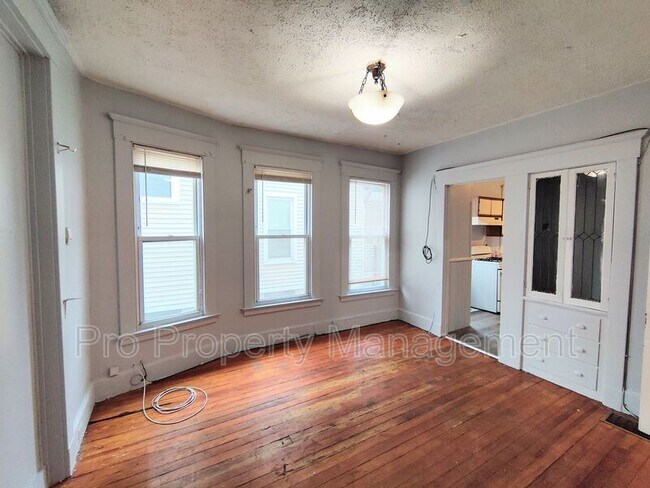 Photo - 1644 Chapel St