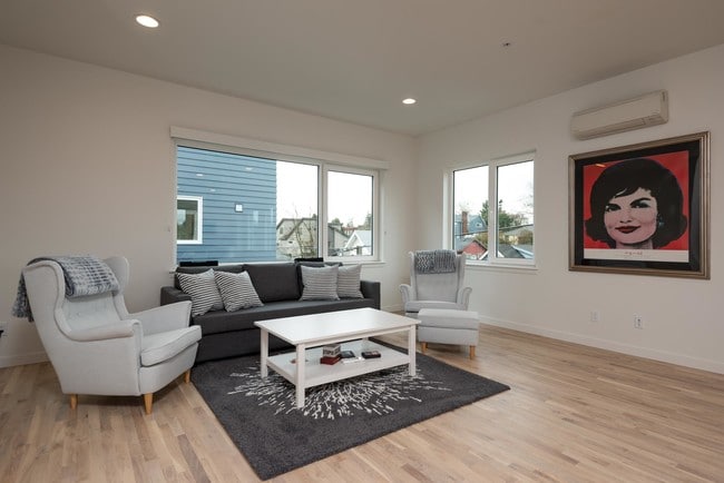Photo - 1518 Blandena N St