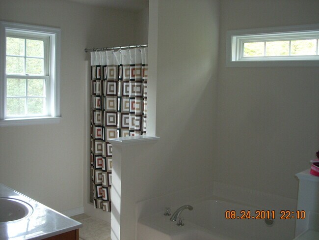 Photo - 3 BR / 2.5 BA Private home near Pony Pasture/James River.