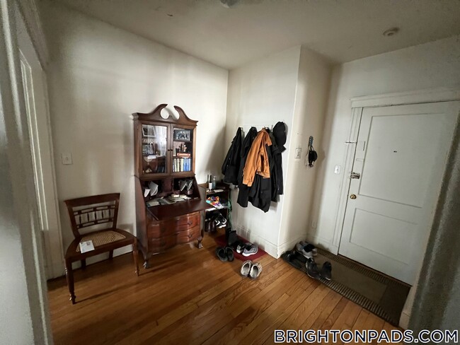 Photo - 127 Sutherland Rd Apartment Unit F