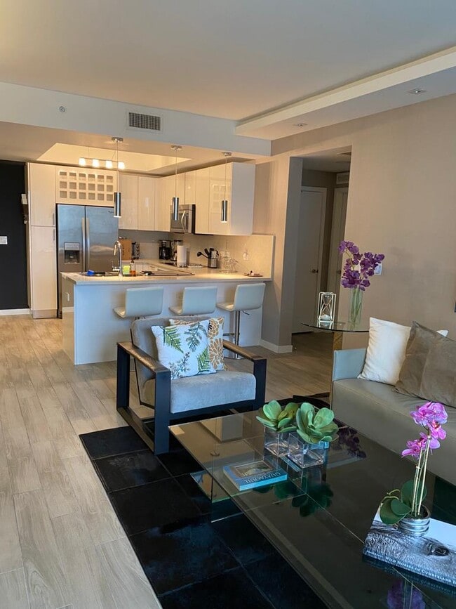 Photo - 901 Brickell Key Blvd Unidad 2707