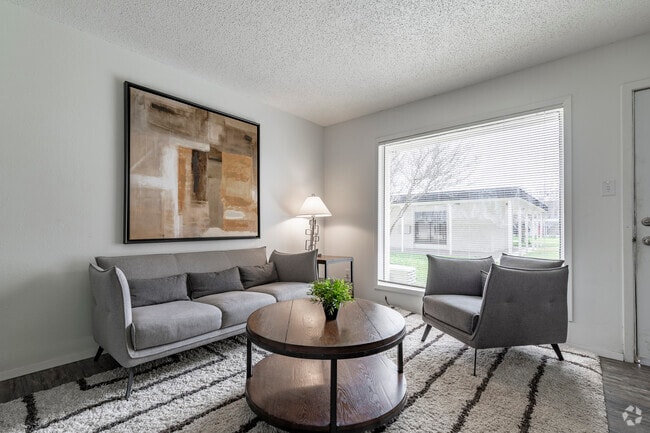 1BR, 1BA - 608 SF