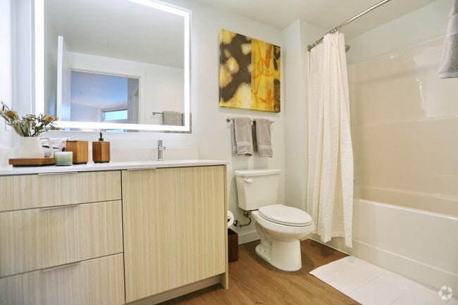 1BR, 1BA + Den- 790 SF