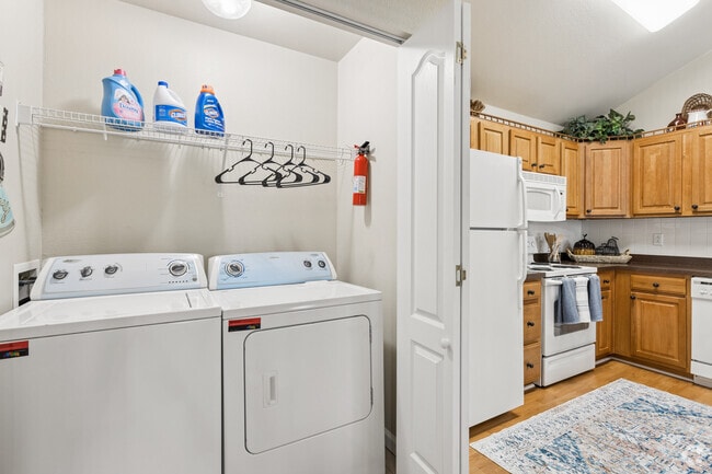 2BR, 2BA - 1,350SF - Laundry