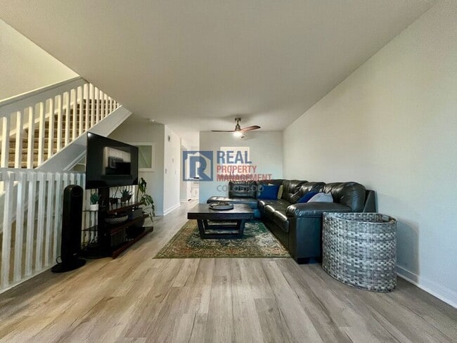 Photo - 940 W 133rd Cir