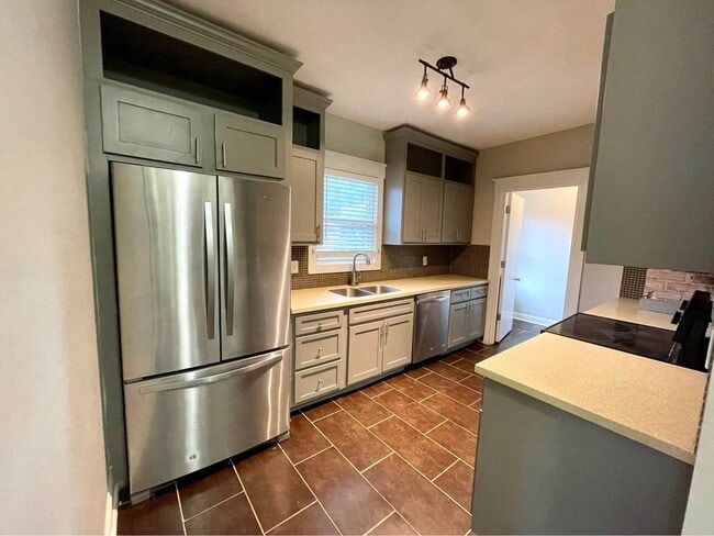 Spacious, Modern Kitchen - 3840 Harrison Blvd Unit 2