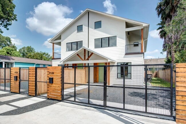 Building Photo - 1733 Airline Dr Rental