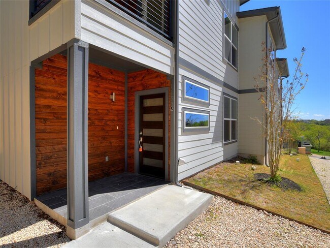 Photo - 1130 Lott Ave