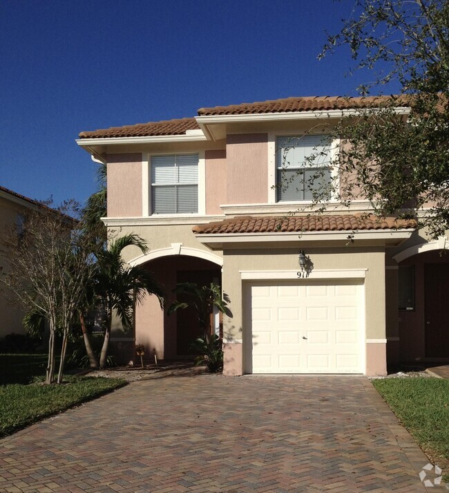 Building Photo - 911 Seminole Palms Dr Rental