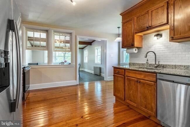 Photo - 110 Lyndell Rd