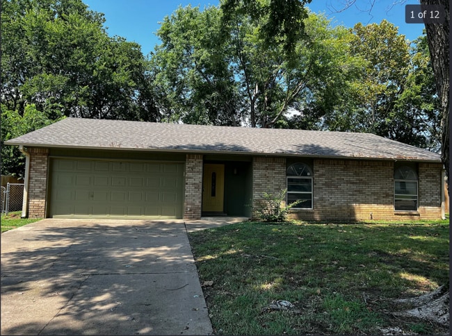 Building Photo - 108 W Waco Pl