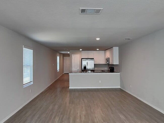 Photo - 144 Hollywood Dr