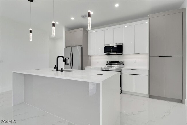 Photo - 928 NE 8th Pl