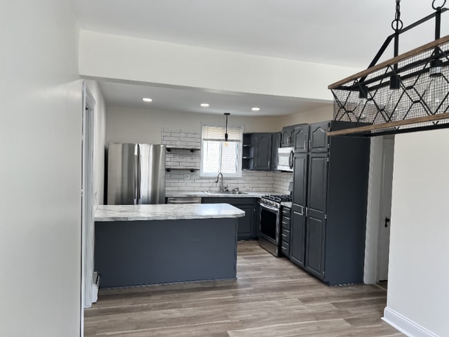 Photo - 23124 Grove St