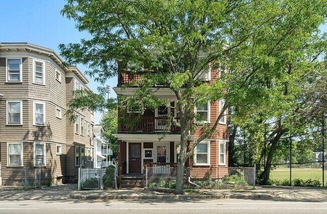 Building Photo - 4114 Washington St Unit 3