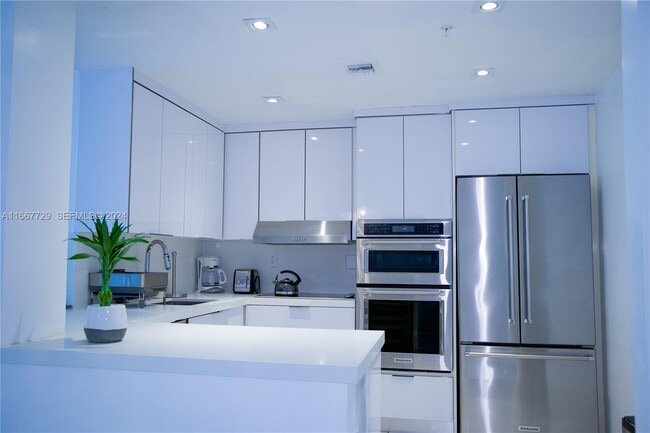 Photo - 5601 Collins Ave Unit 1614
